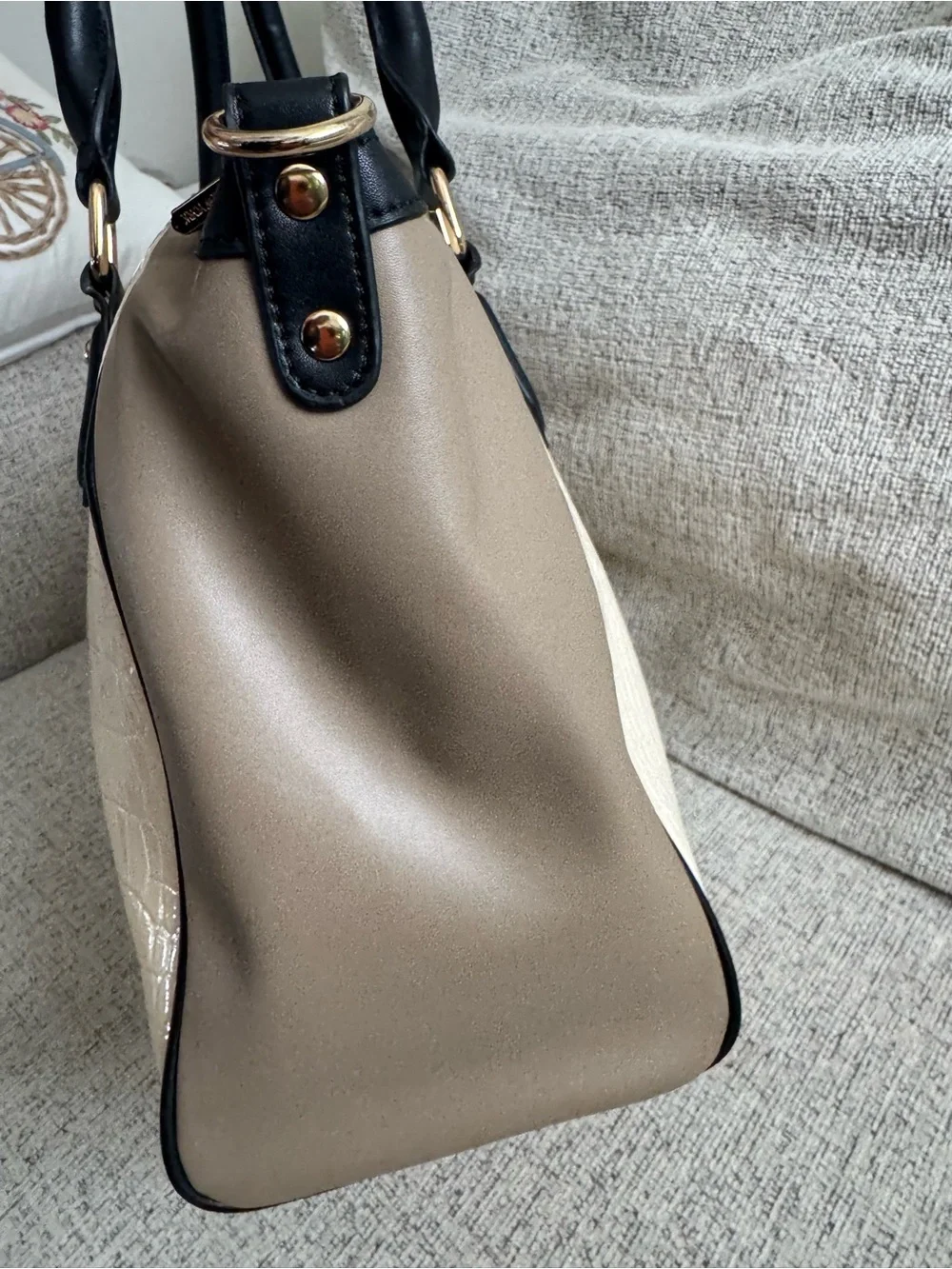Gunas New York Bag